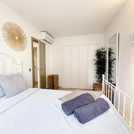 Tamarells Pinaret 350m To The By Js Appartement *