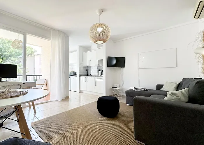 Tamarells Pinaret 350m To The By Js Appartement *