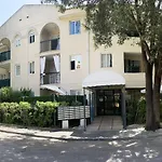 Tamarells Pinaret 350m To The By Js Apartment *