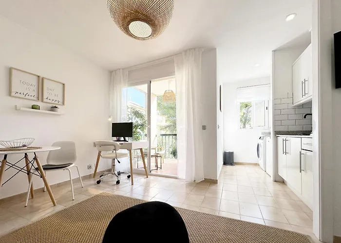 Tamarells Pinaret 350m To The By Js * 波连萨港