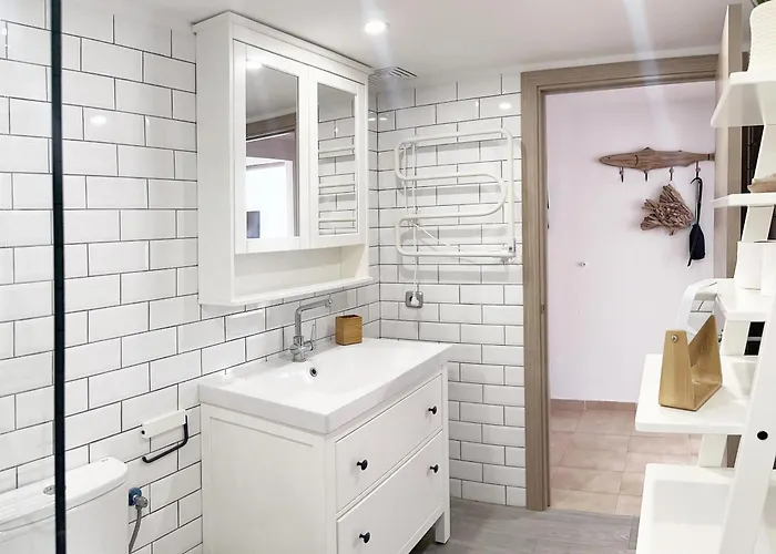 Tamarells Pinaret 350m To The By Js 波连萨港